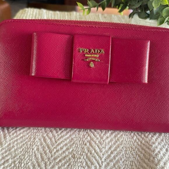 Prada Saffiano leather zip around wallet with bow in Peony Pink - Picture 1 of 12
